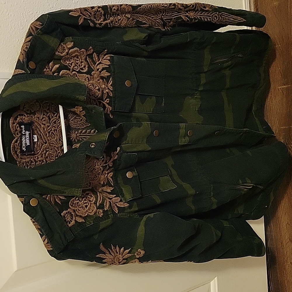 🌺Johnny Was FINAL PRICE  Camo  embroidered Jacket.
